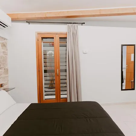 Bed & Breakfast Dimora L'etual 3*