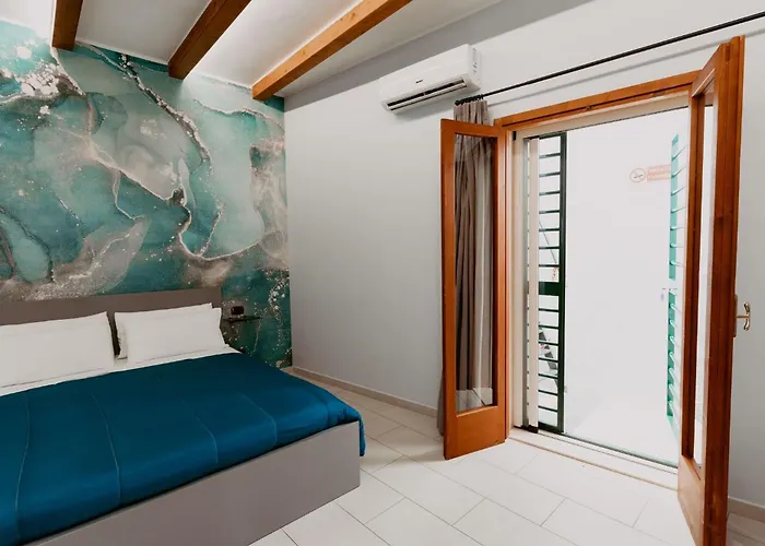 Bed & Breakfast Dimora L'etual 3*